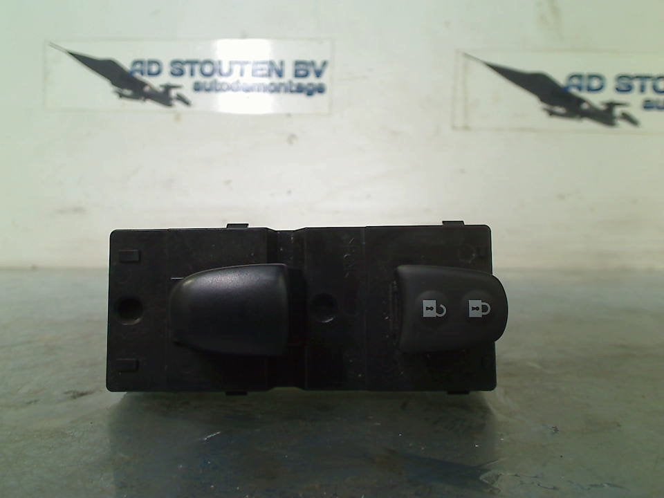 Raamschakelaar Links Voor Nissan Juke (F15) 2015 254111KA5A, Gebruikt, Germany@nissan-services.eu, Kronenweg 38, Wesseling 50389, , Duitsland