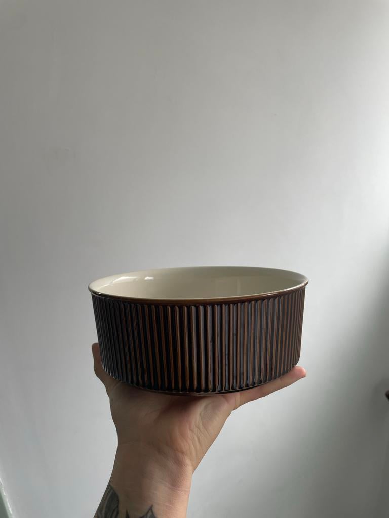 Villeroy & Boch schaal bruin geribbeld, Ophalen of Verzenden, Overige stijlen, Porselein, Schaal of Schalen