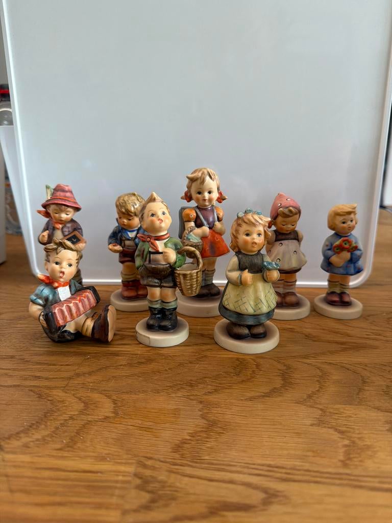 8 Hummel beeldjes - complete set, geen losse verkoop, Verzamelen, Beelden en Beeldjes, Ophalen, Zo goed als nieuw, Hummel