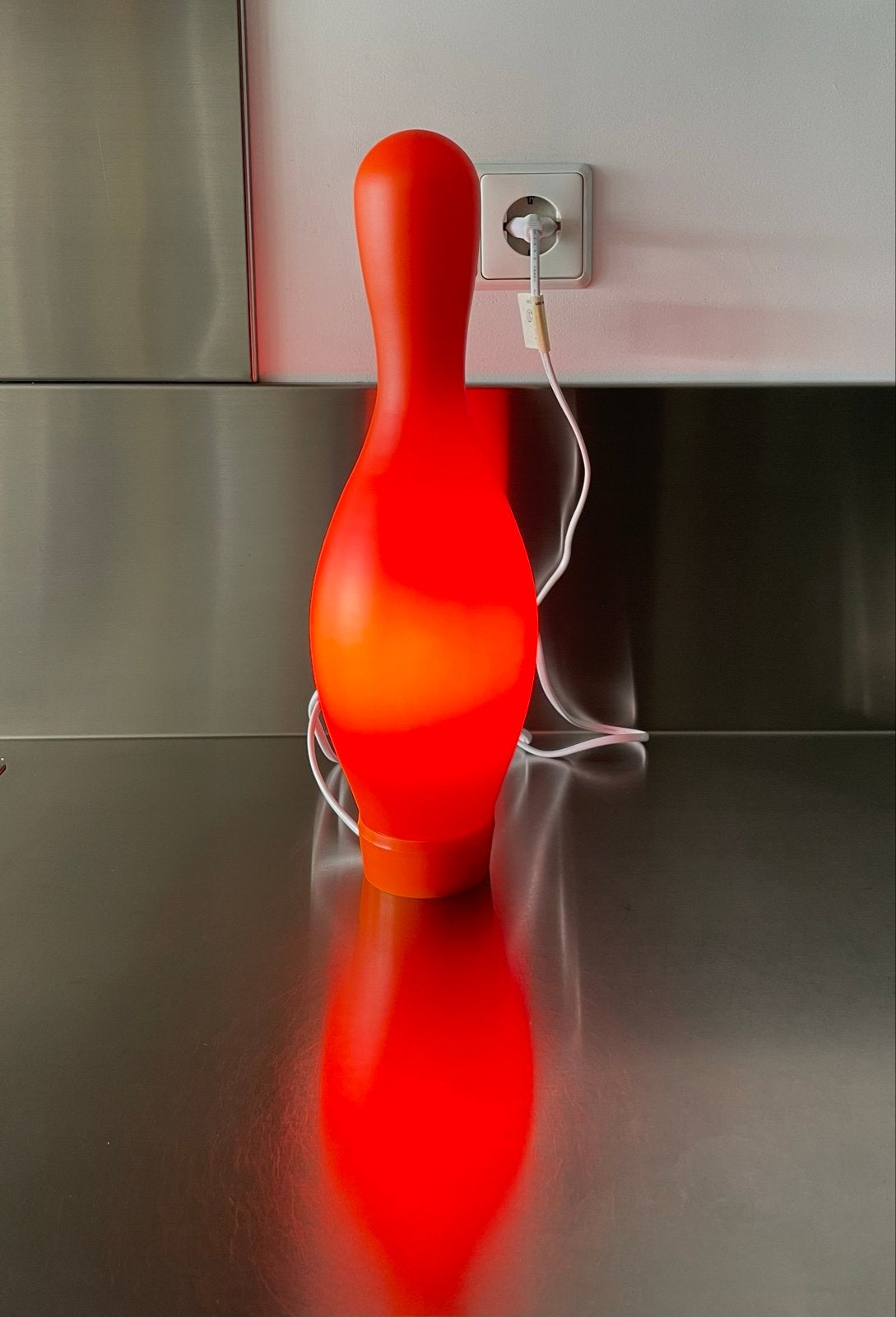 Unieke Rode Bowling Pin Lamp - sfeervolle verlichting., Met schakelaar, Overige merken, Kunststof, E14 (klein)