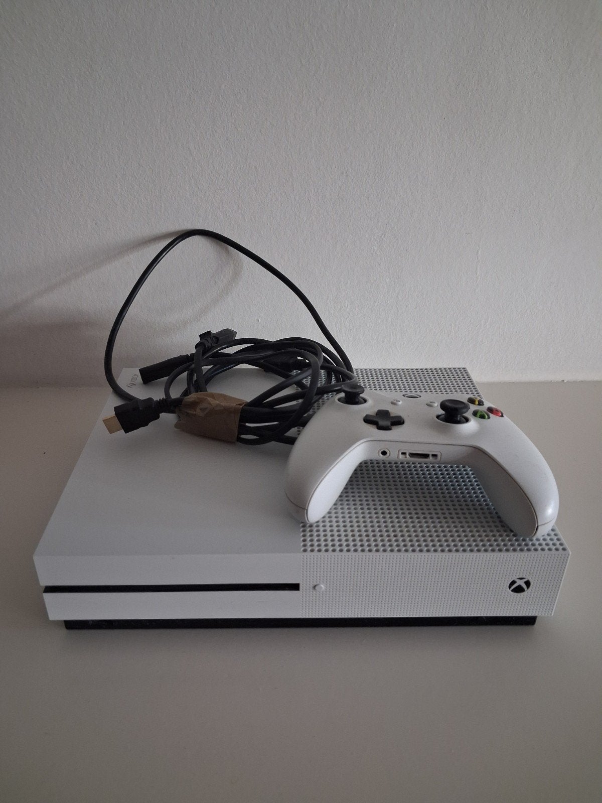 Xbox One S 1 TB met 3 games: FIFA 18, LEGO Ninjago, Monster, Gebruikt, Ophalen of Verzenden, Eén computer, Sport