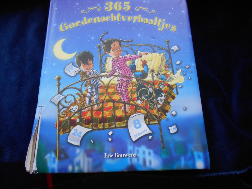 365 Goedenachtverhaaltjes, slechts 1,50., Boeken, Kinderboeken | Kleuters, Gelezen, Fictie algemeen, Jongen of Meisje, Ophalen of Verzenden