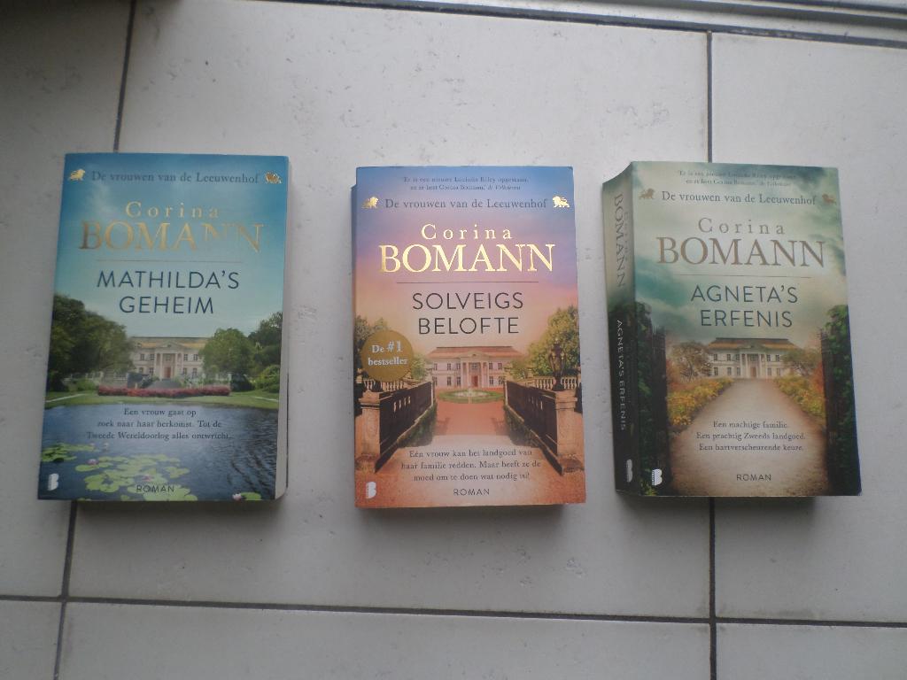 Complete serie DE VROUWEN VAN DE LEEUWENHOF v Corina BOMANN, Ophalen of Verzenden, Gelezen, Corina Bomann
