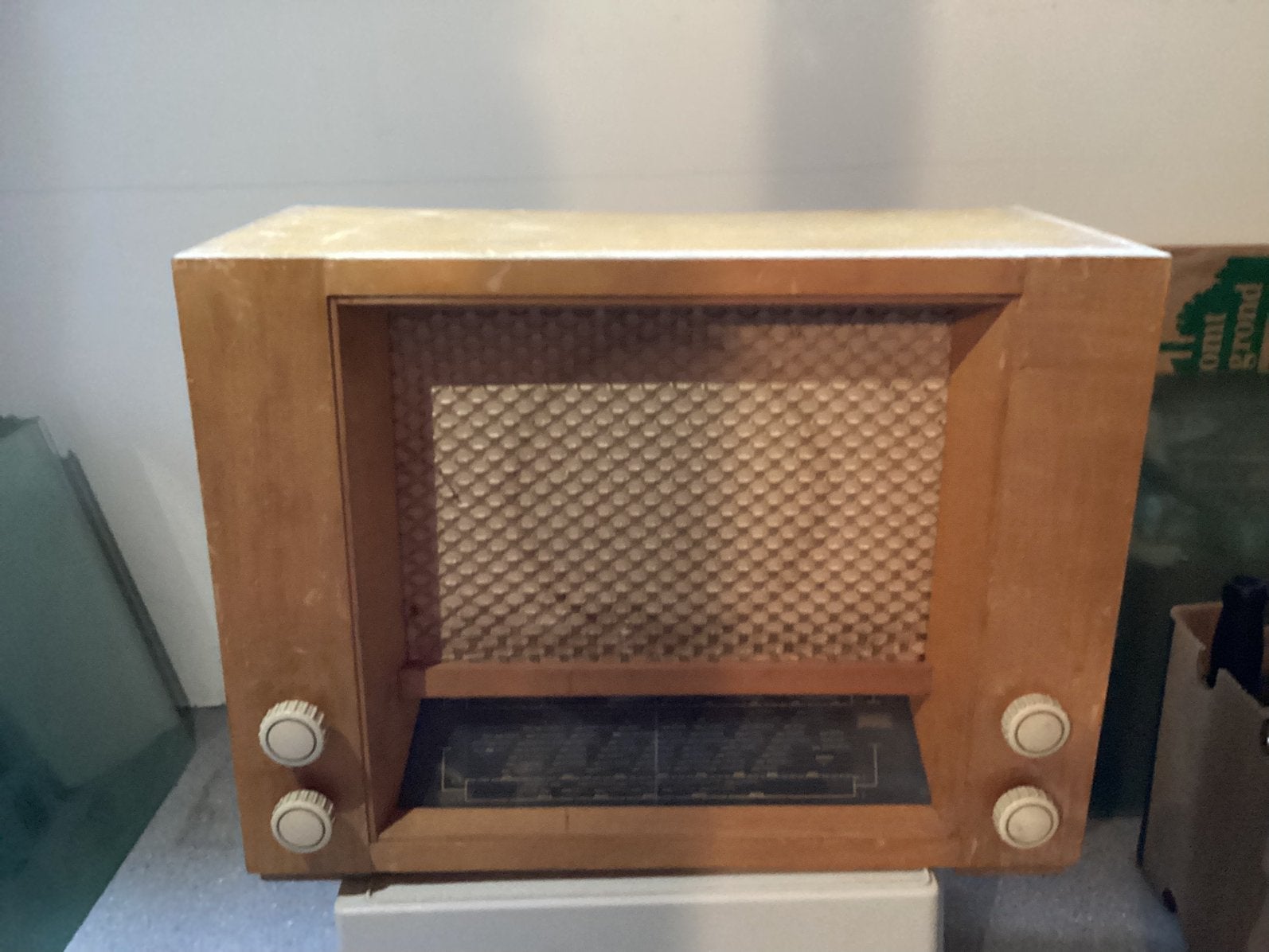 Oude buizen radio merkloos., Ophalen
