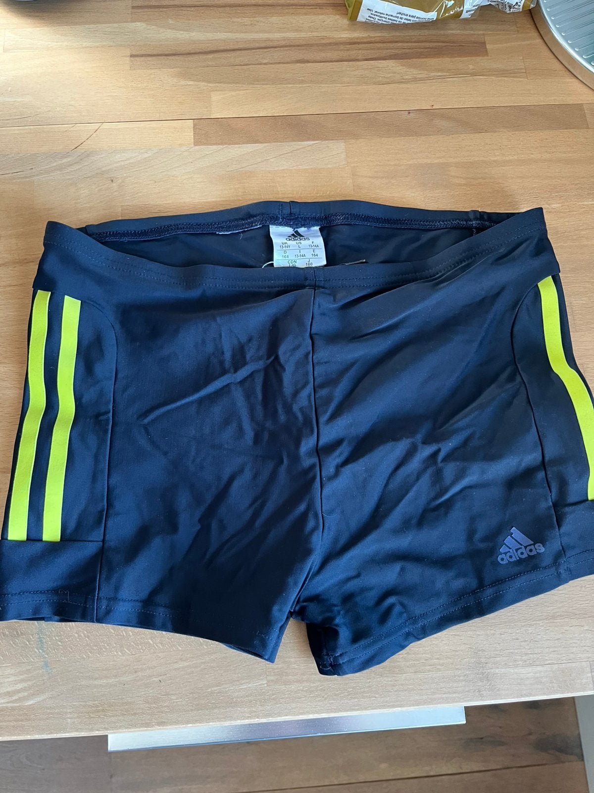 Adidas Zwembroek speedo Jongens Maat 164 Zwart/Geel, Ophalen of Verzenden, Gebruikt, Jongen, Sport- of Zwemkleding
