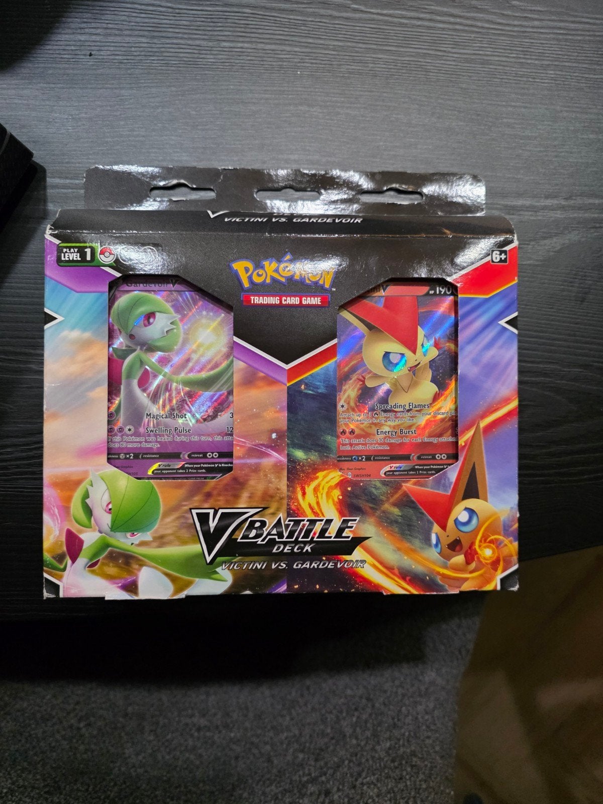 Pokémon Victini vs Gardevoir V Battle Deck, Ophalen of Verzenden, Nieuw, Speeldeck