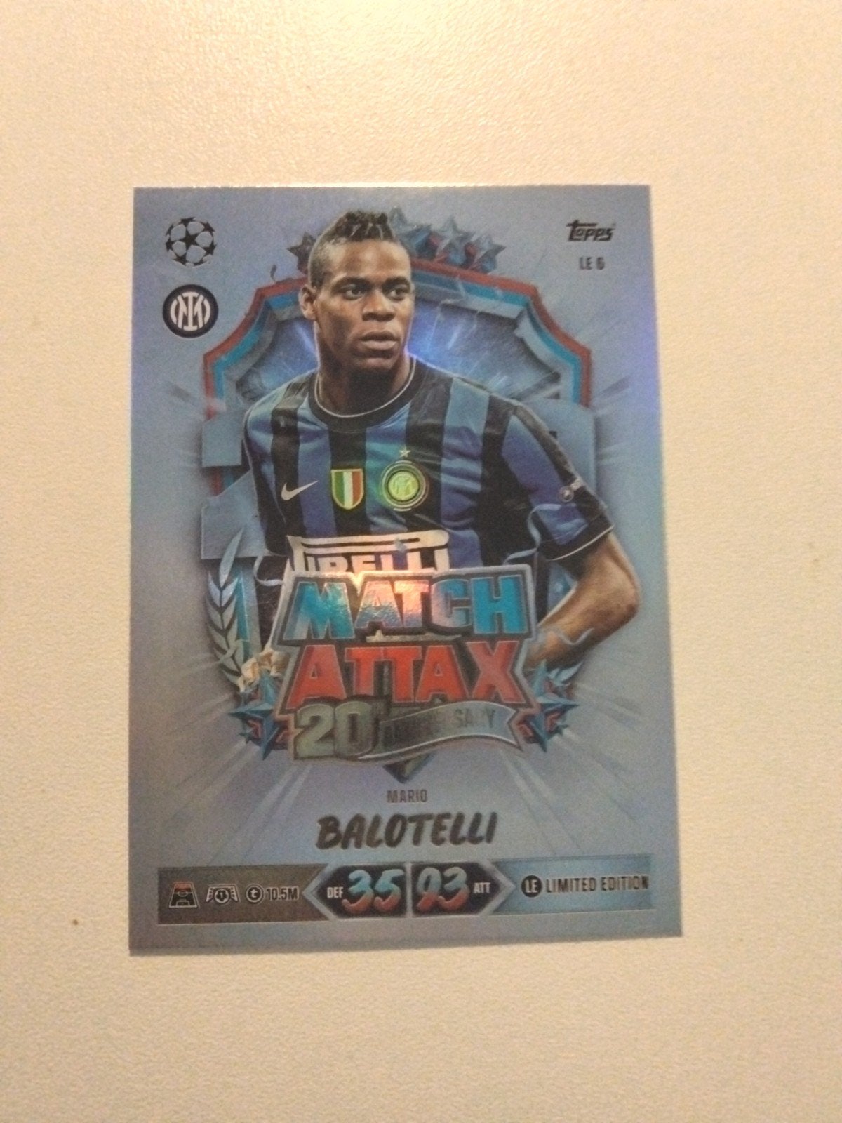 Topps Match Attax 20th Anniversary Mario Balotelli LE6, Verzamelen, Ophalen of Verzenden, Zo goed als nieuw, Buitenlandse clubs
