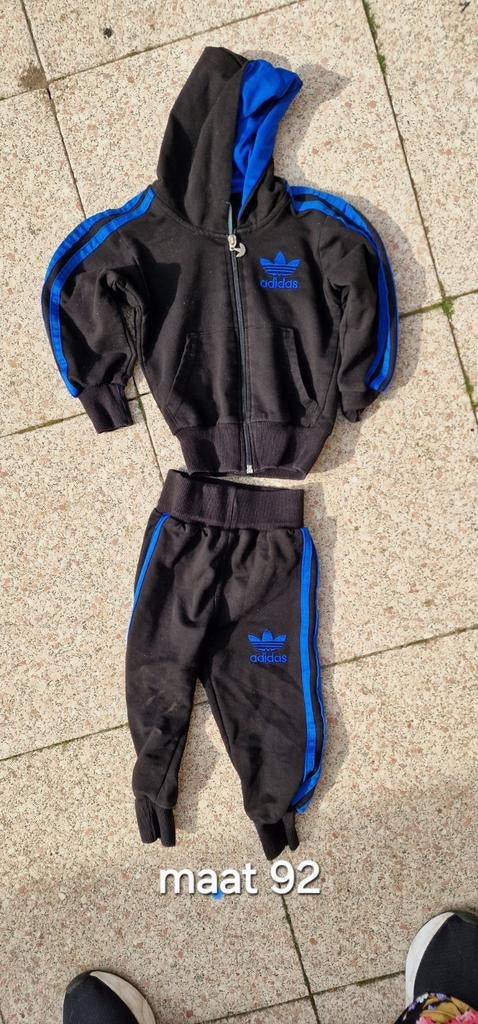 Adidas kinder huispak - Zwart/Blauw - Maat 92, Adidas, Gebruikt, Jongen of Meisje, Ophalen of Verzenden
