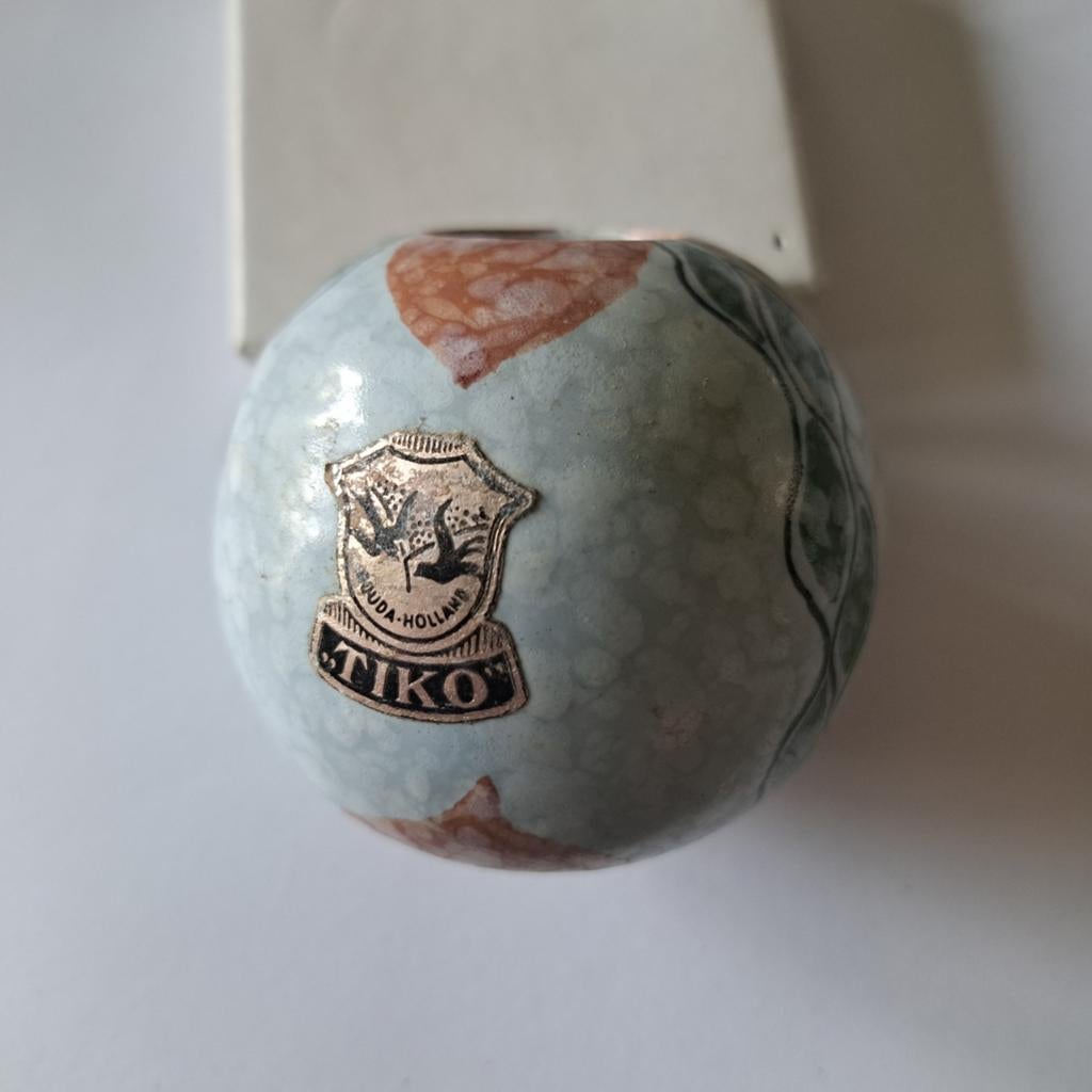 Antiek oud Gouda  Tiko vaasje, Gebruikt, Verzenden, Kleiner dan 17, Dame