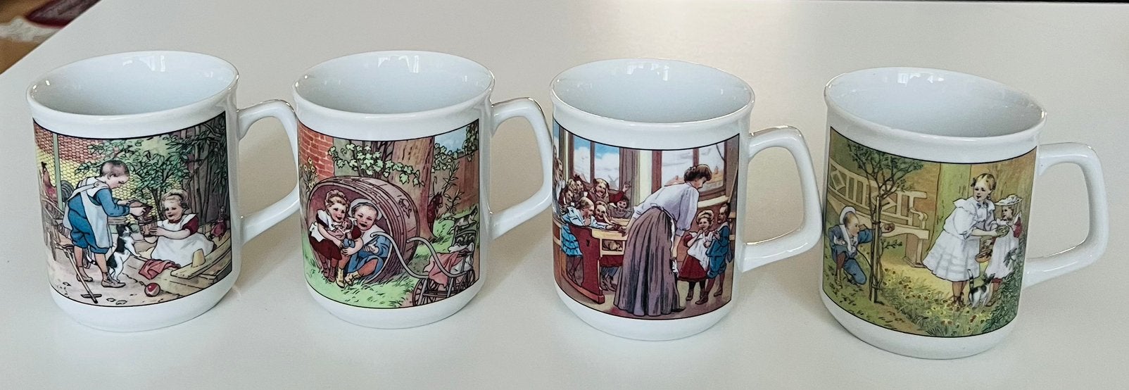 4 grote mokken Jamin, Ophalen of Verzenden, Zo goed als nieuw, Overige stijlen, Kop(pen) en/of Schotel(s)