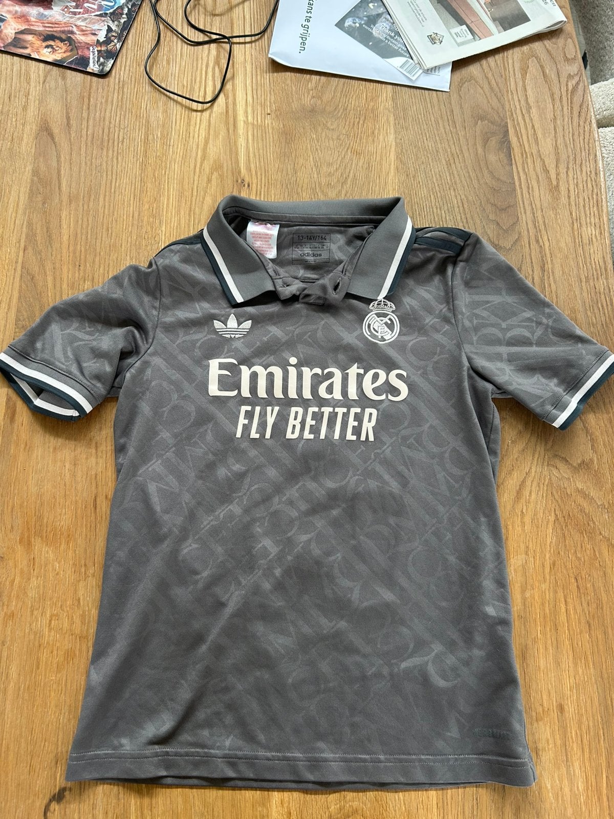 Voetbal tenue maat 164 adidas grijs Real Madrid, Maat XS of kleiner, Ophalen of Verzenden, Zo goed als nieuw, Set