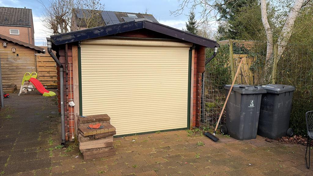 Gratis tuinhuis/schuur met electrische roldeur, Ophalen of Verzenden, Gebruikt, 250 tot 500 cm