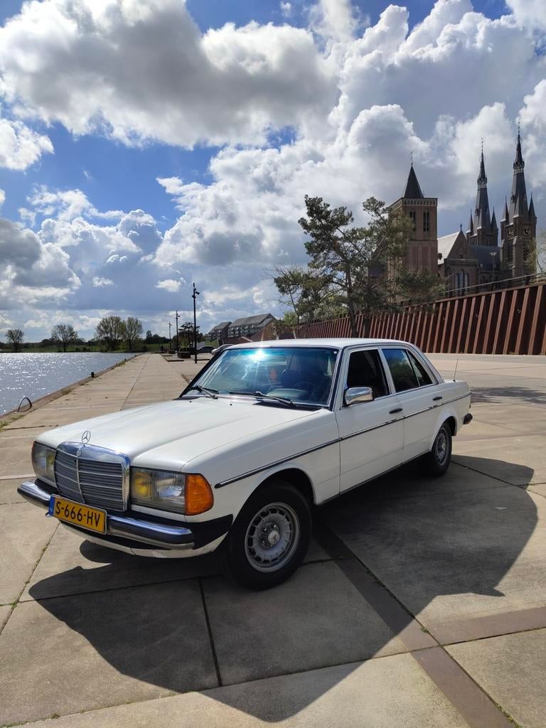 Mercedes-Benz Mercedes 1983 Wit, Auto's, Achterwielaandrijving, Zwart, 4 cilinders, 1290 kg