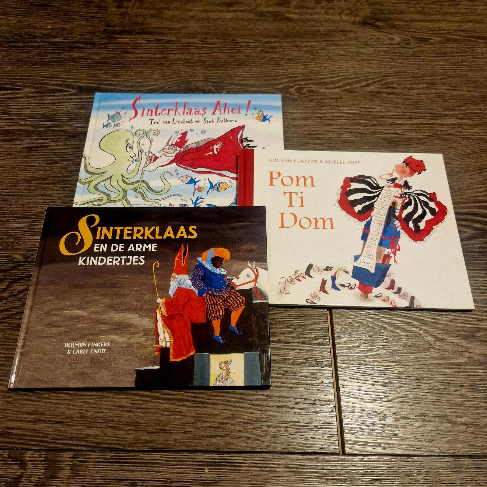 3x Sinterklaas boeken: Sint Ahoi, Pom Ti Dom, Jongen of Meisje, Ophalen of Verzenden, Zo goed als nieuw, Voorleesboek