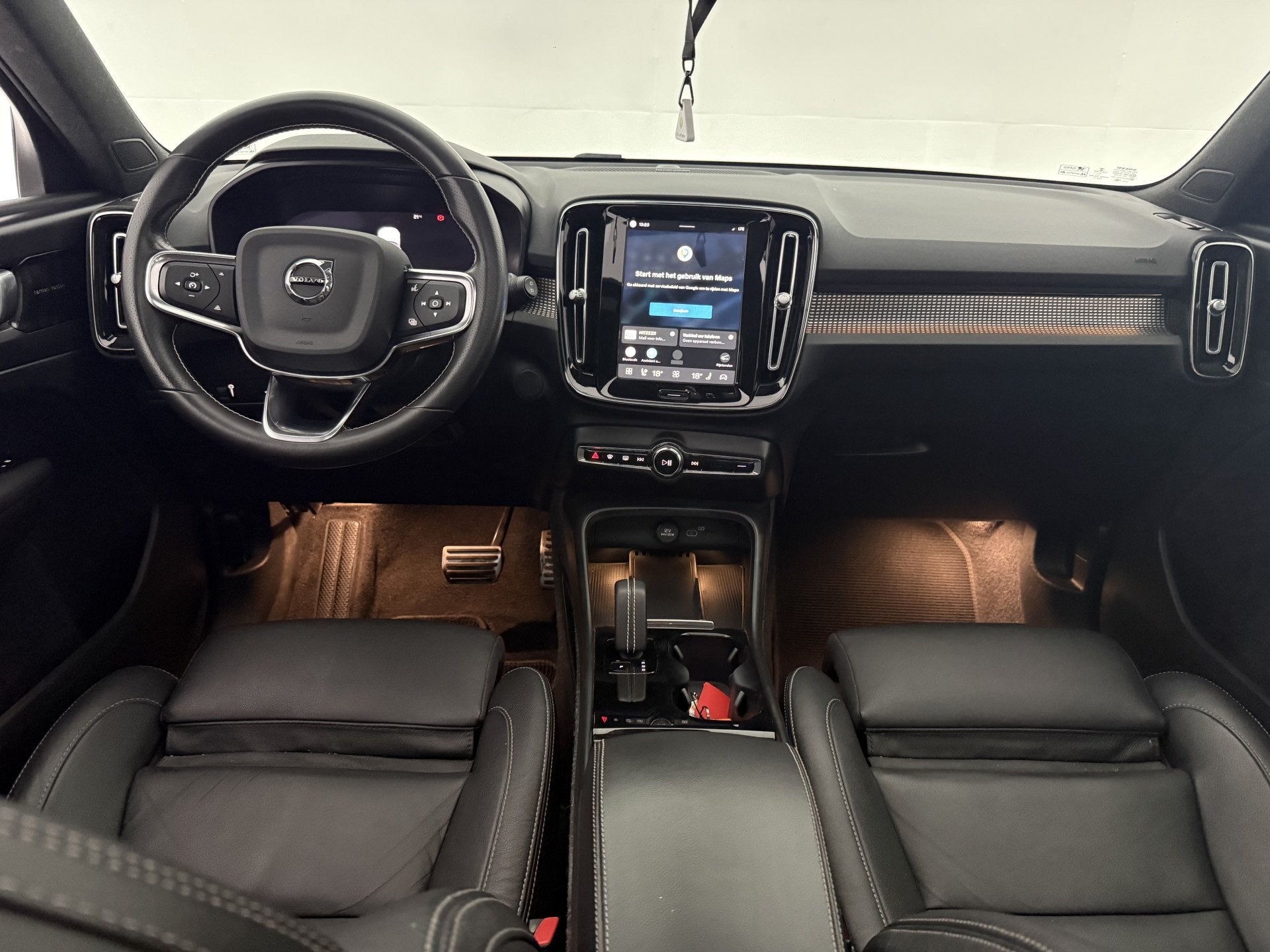 Volvo XC40 Recharge P8 AWD R-Design 78 kWh | Snelladen | SOH, Automatische klimaatregeling, Gebruikt, Vierwielaandrijving, 408 pk