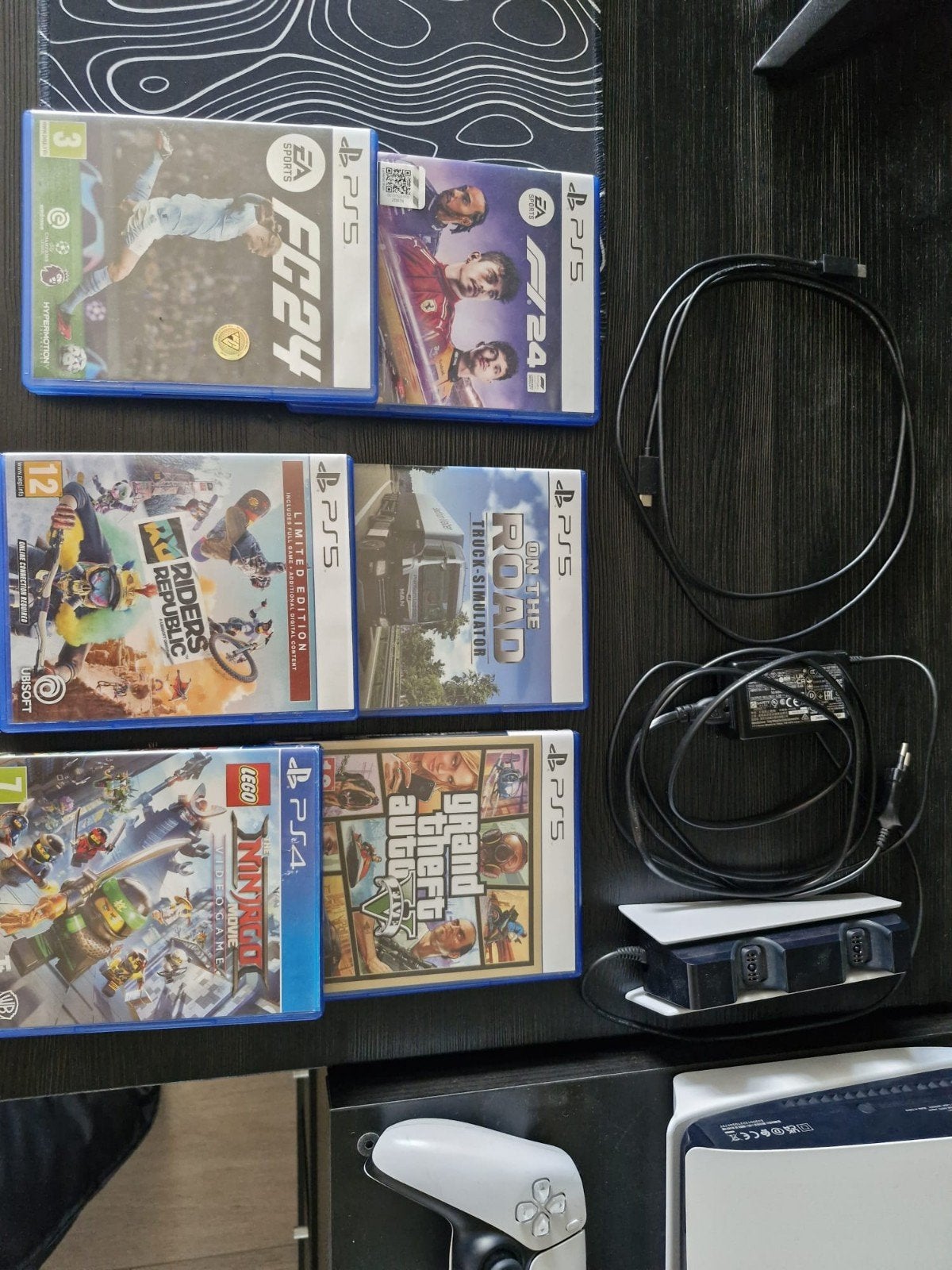 PS5 Spellen en Oplader Controllers GTA 5 AL VERKOCHT, Spelcomputers en Games, Ophalen of Verzenden, Gebruikt, Overige genres