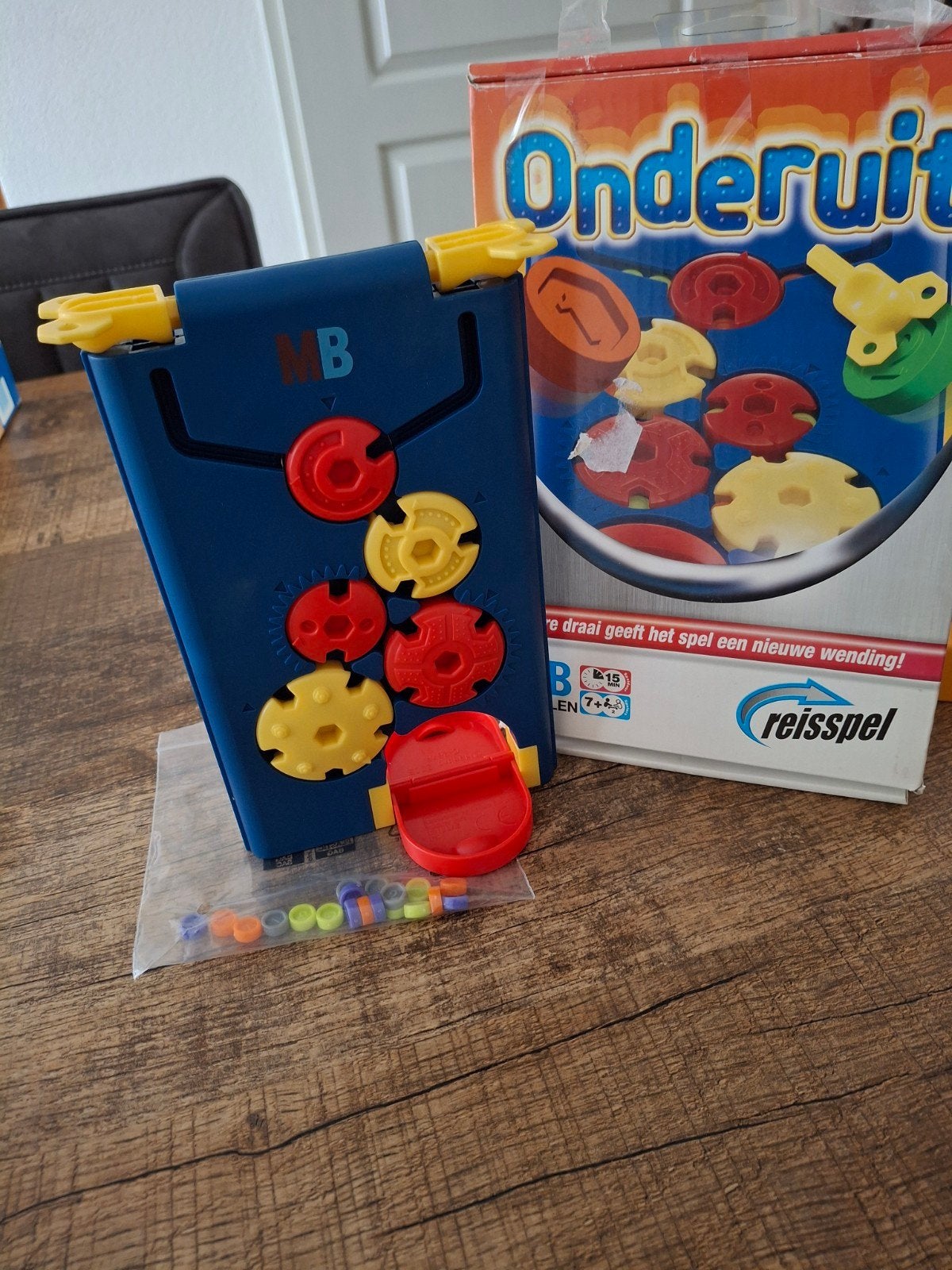 Onderuit reis versie, Hobby en Vrije tijd, Gezelschapsspellen | Bordspellen, Ophalen of Verzenden