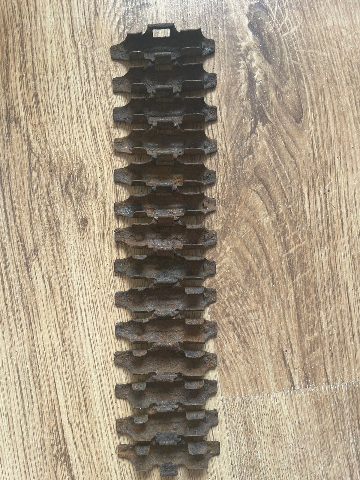 Ww2 wo2 duitse bodemvonst 13mm munitieschakels, Ophalen of Verzenden, Duitsland