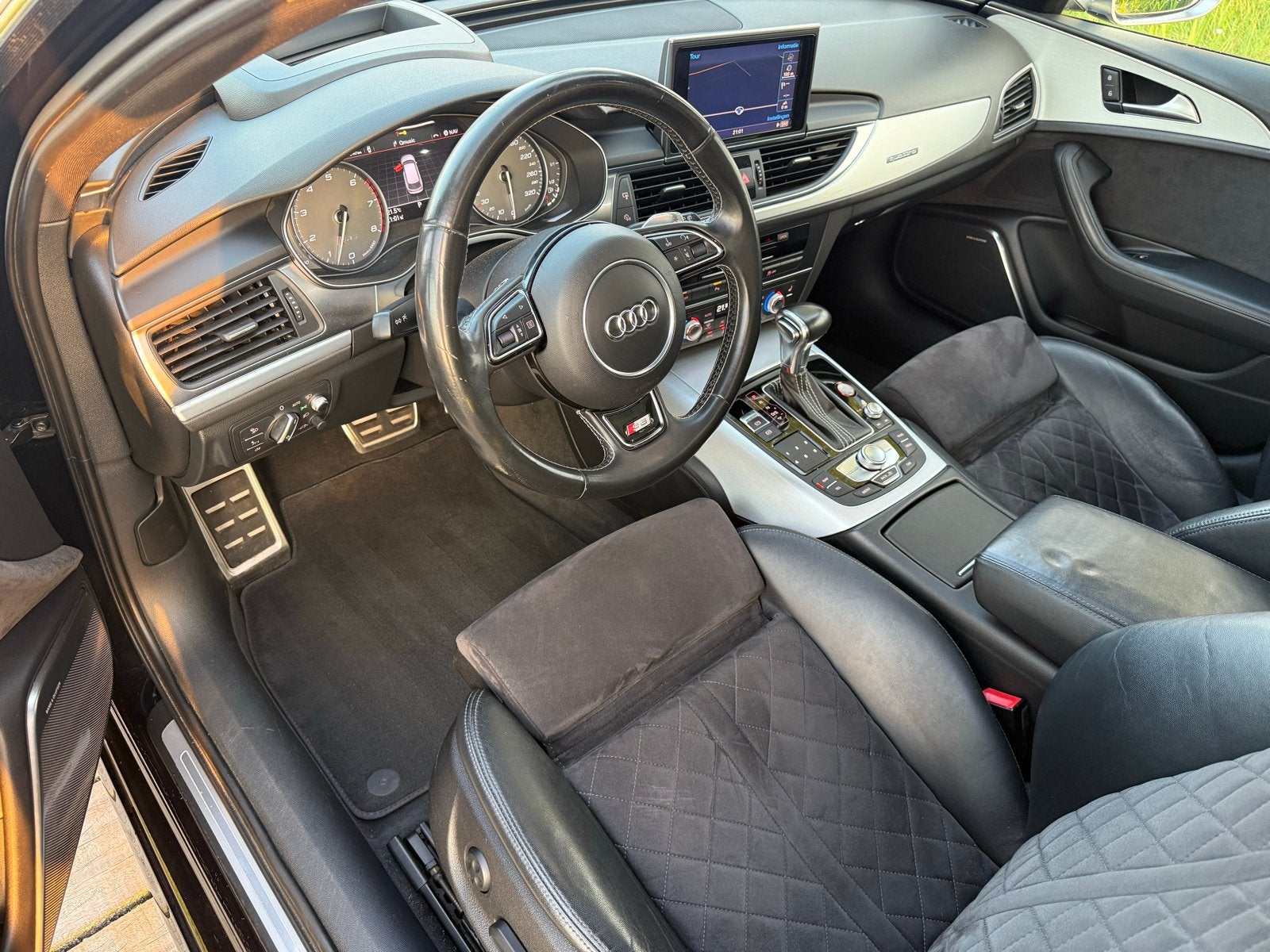 Foto 12 van Audi S6 420pk Quattro S Tronic 2012 Zwart