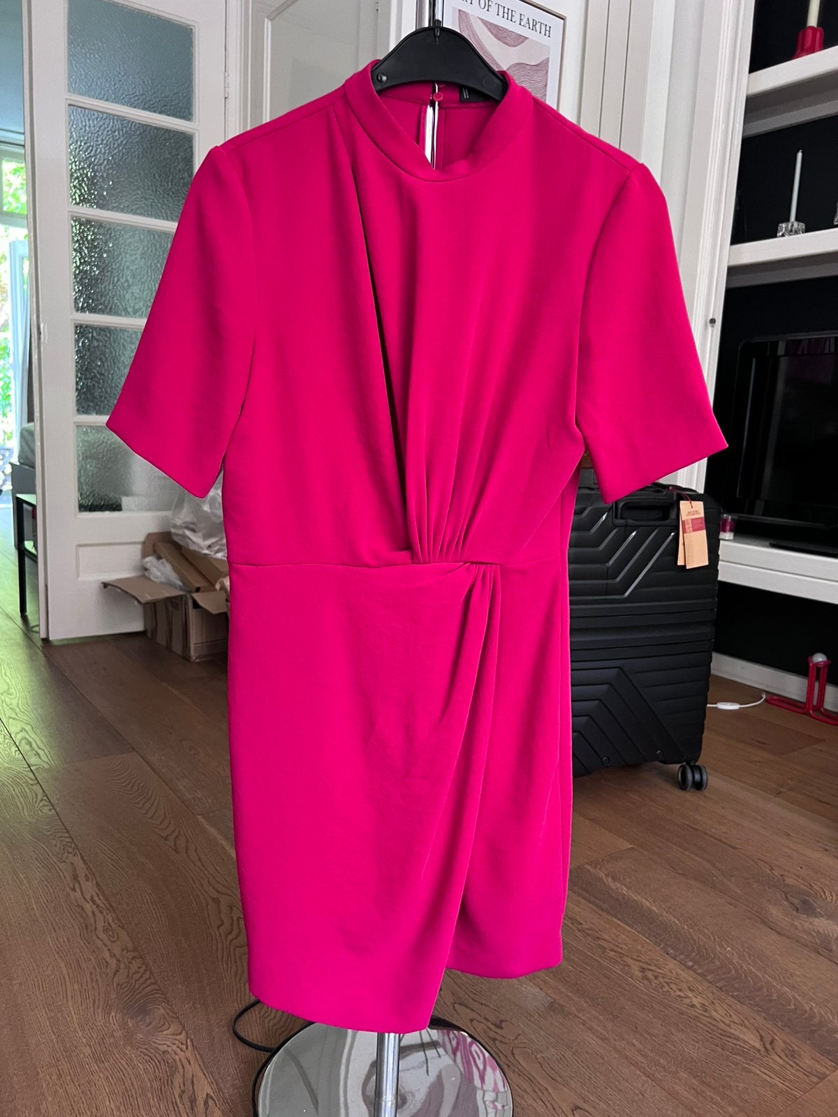 Fuchsia roze feestjurk van Mango, Kleding | Dames, Jurken, Ophalen of Verzenden, Zo goed als nieuw, Roze, Maat 36 (S)