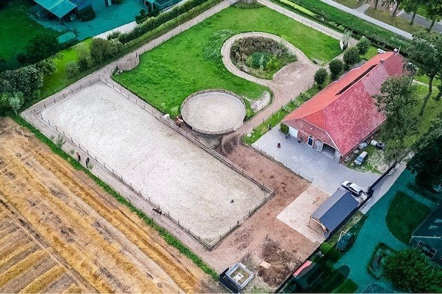 Stalling aan huis, Stalling, 2 of 3 paarden of pony's