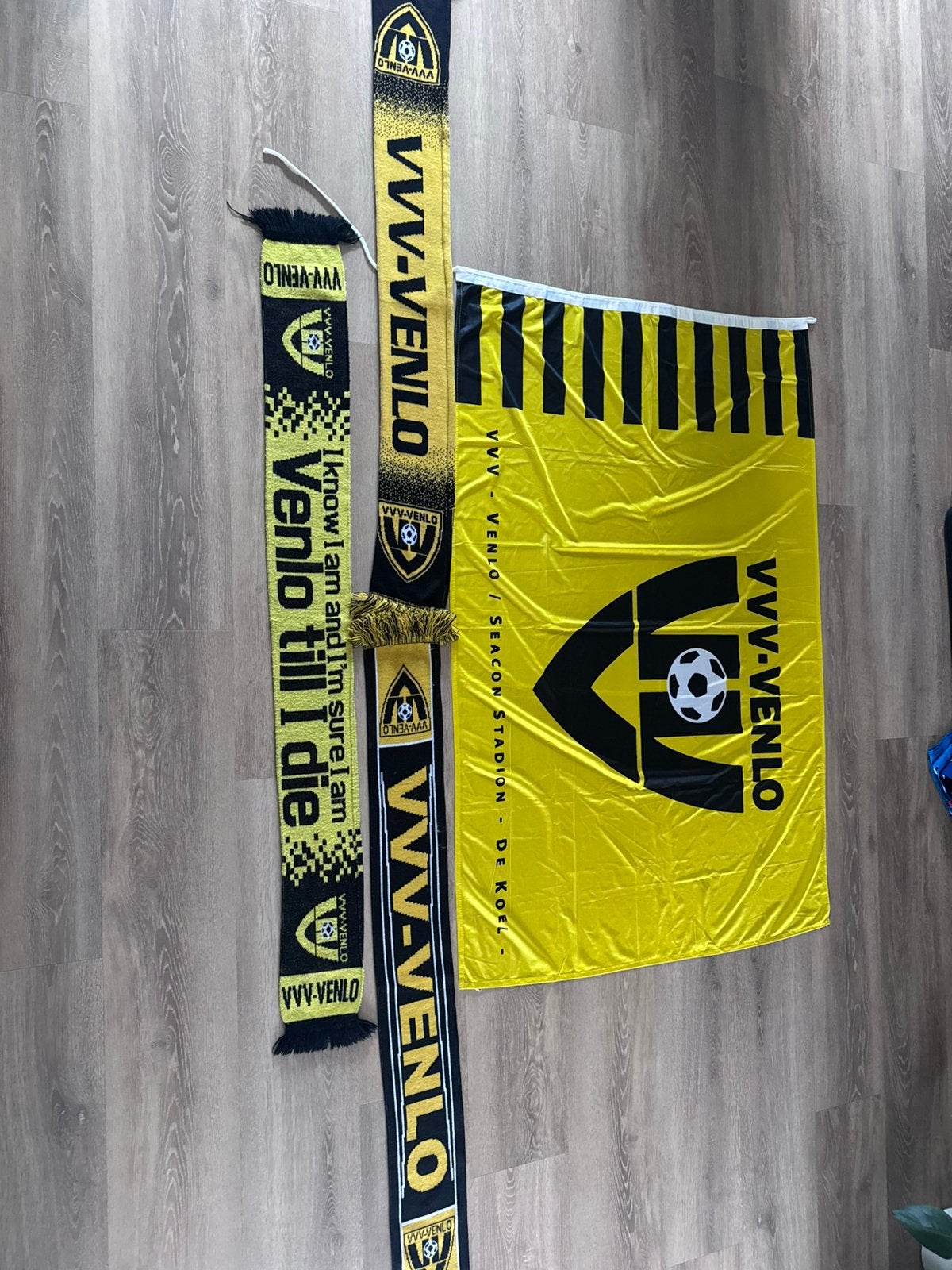 VVV Venlo supports pack!, Ophalen of Verzenden, Zo goed als nieuw, Overige binnenlandse clubs, Vaantje of Sjaal