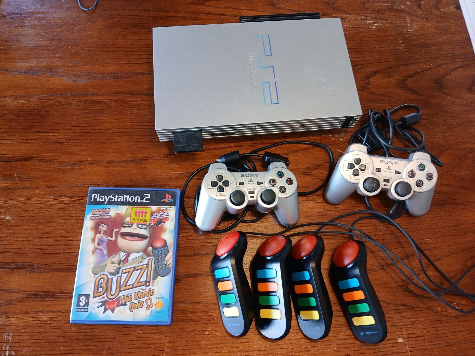 PlayStation 2 (PS2) met controllers en Buzz! game - defect, Spelcomputers en Games, Spelcomputers | Sony PlayStation 2, Met games