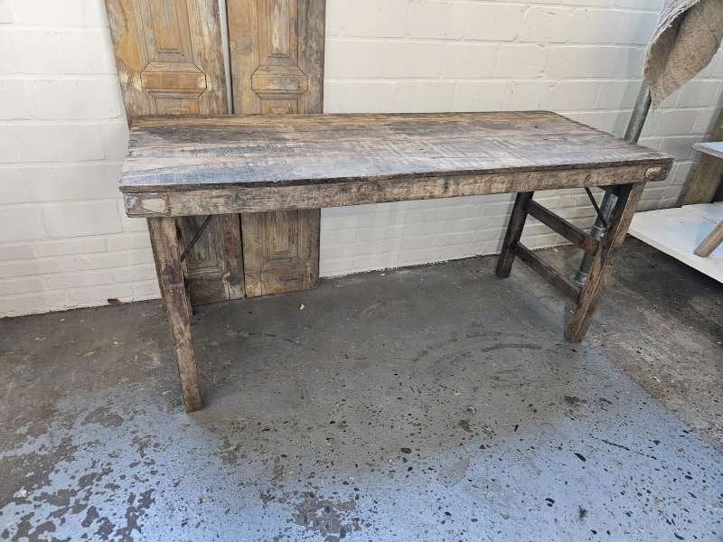 stoere tafel ``WOONWINKEL RUSTIEK``, Ophalen