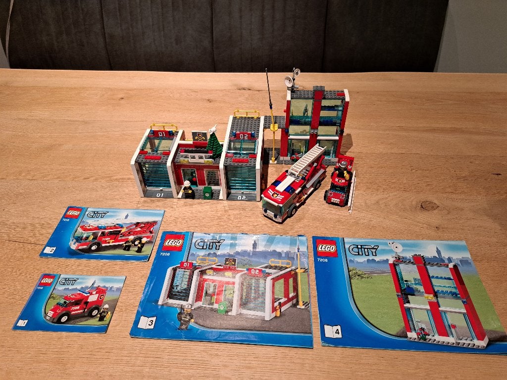 Lego City Brandweerkazerne 7208 met instructies, Kinderen en Baby's, Ophalen, City, Lego, Zo goed als nieuw