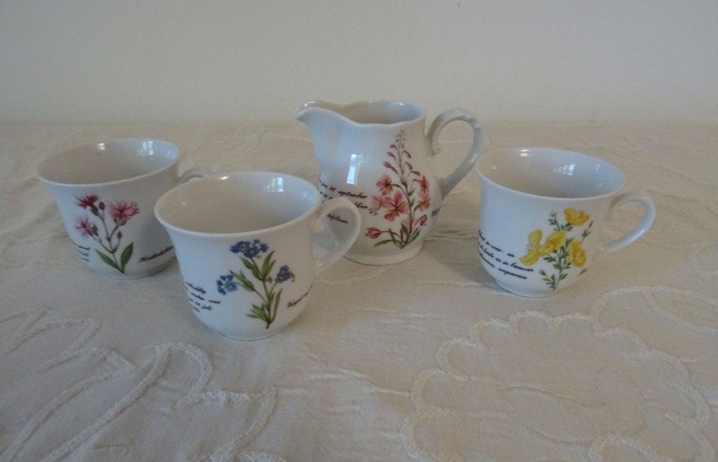 3 kopjes, melk kannetje van Libelle., Ophalen of Verzenden, Zo goed als nieuw, Overige stijlen, Kop(pen) en/of Schotel(s)