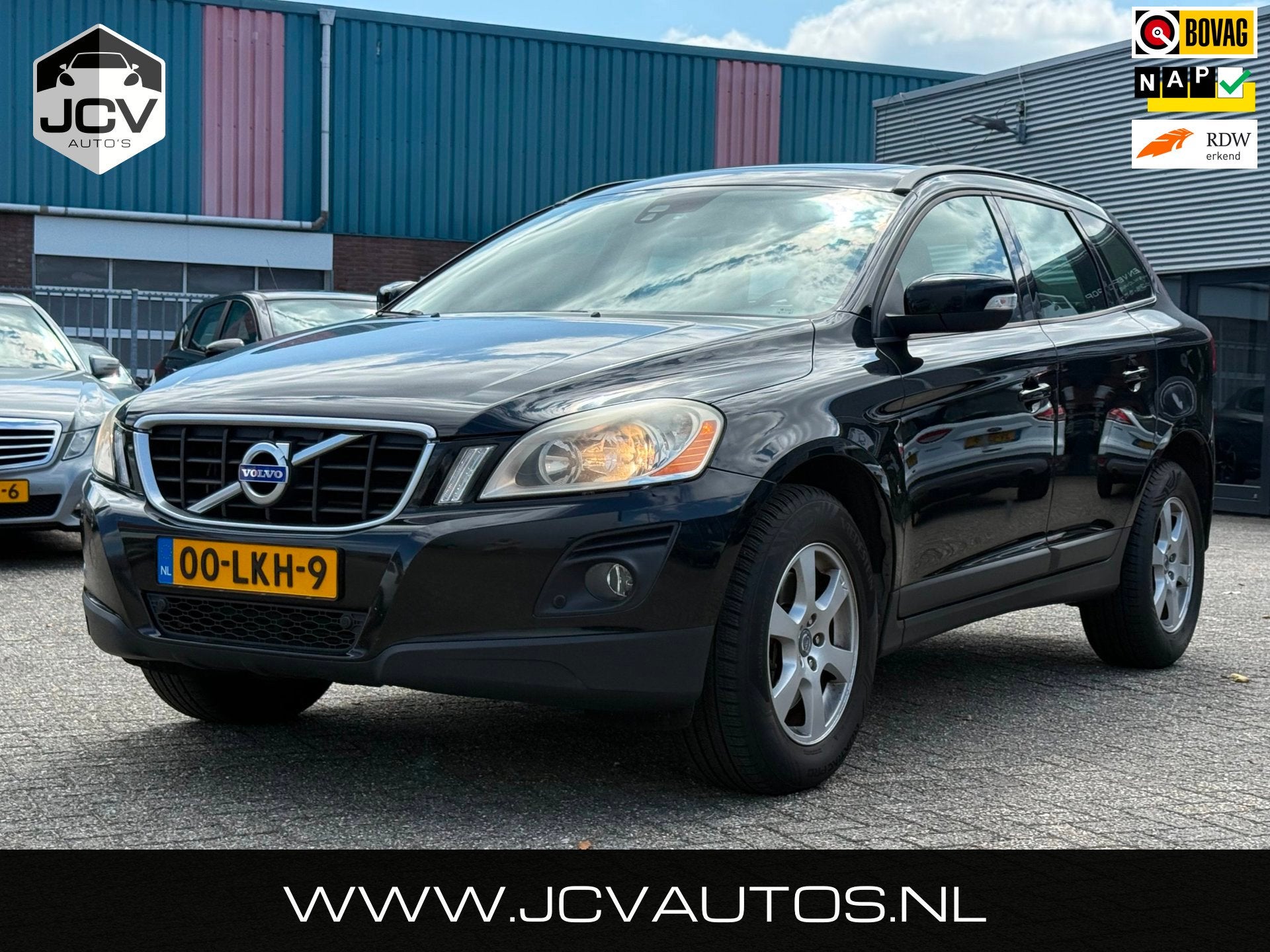 Volvo XC60 2.4D Kinetic PANO/NAVI INRUILKOOPJE!, Auto's, Leder en Stof, Zwart, Bedrijf, Onderhoudsboekje