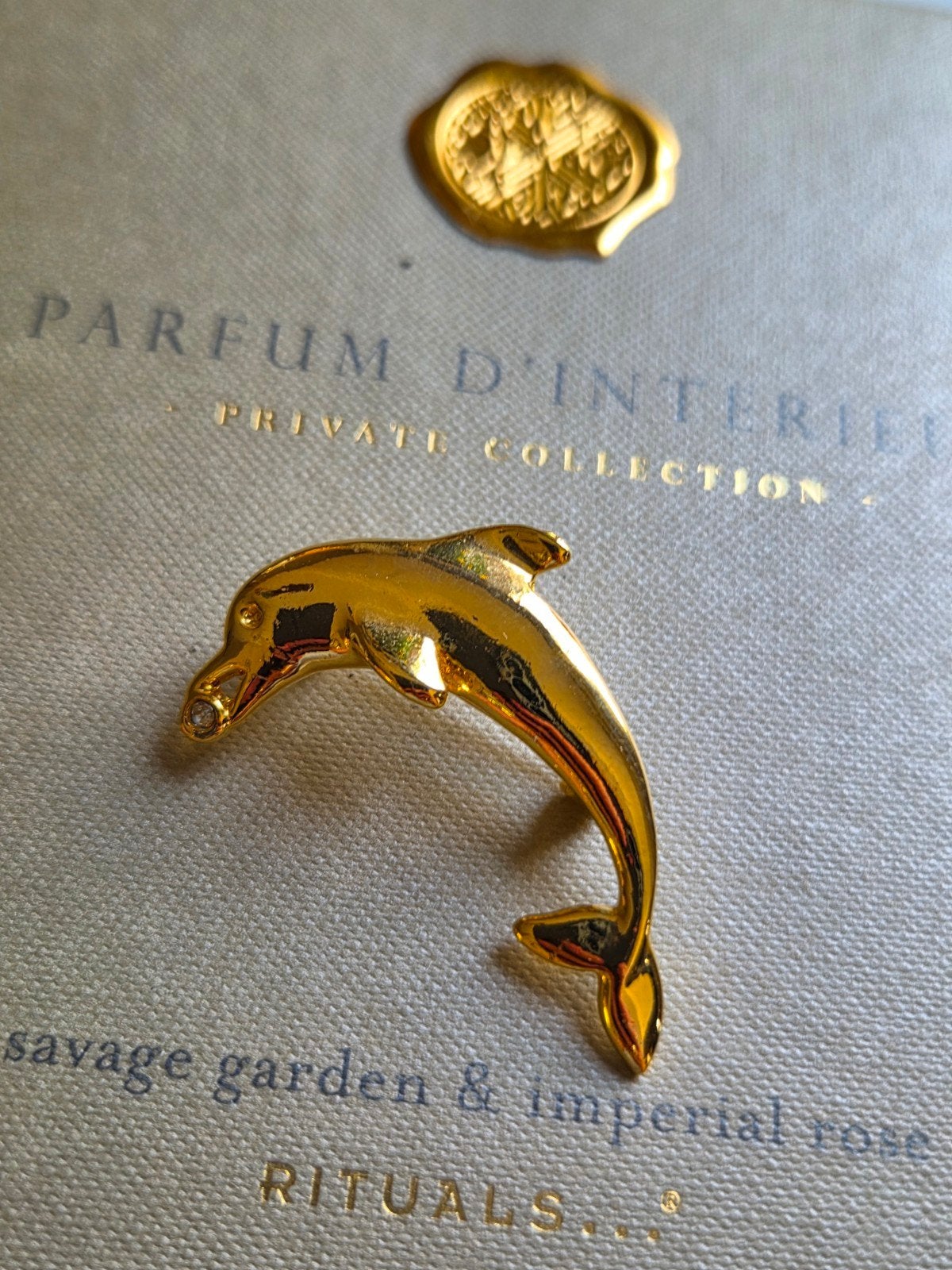 Gouden dolfijn broche - 5 cm, Met kristal, Overige materialen, 4 tot 7 cm, Gebruikt