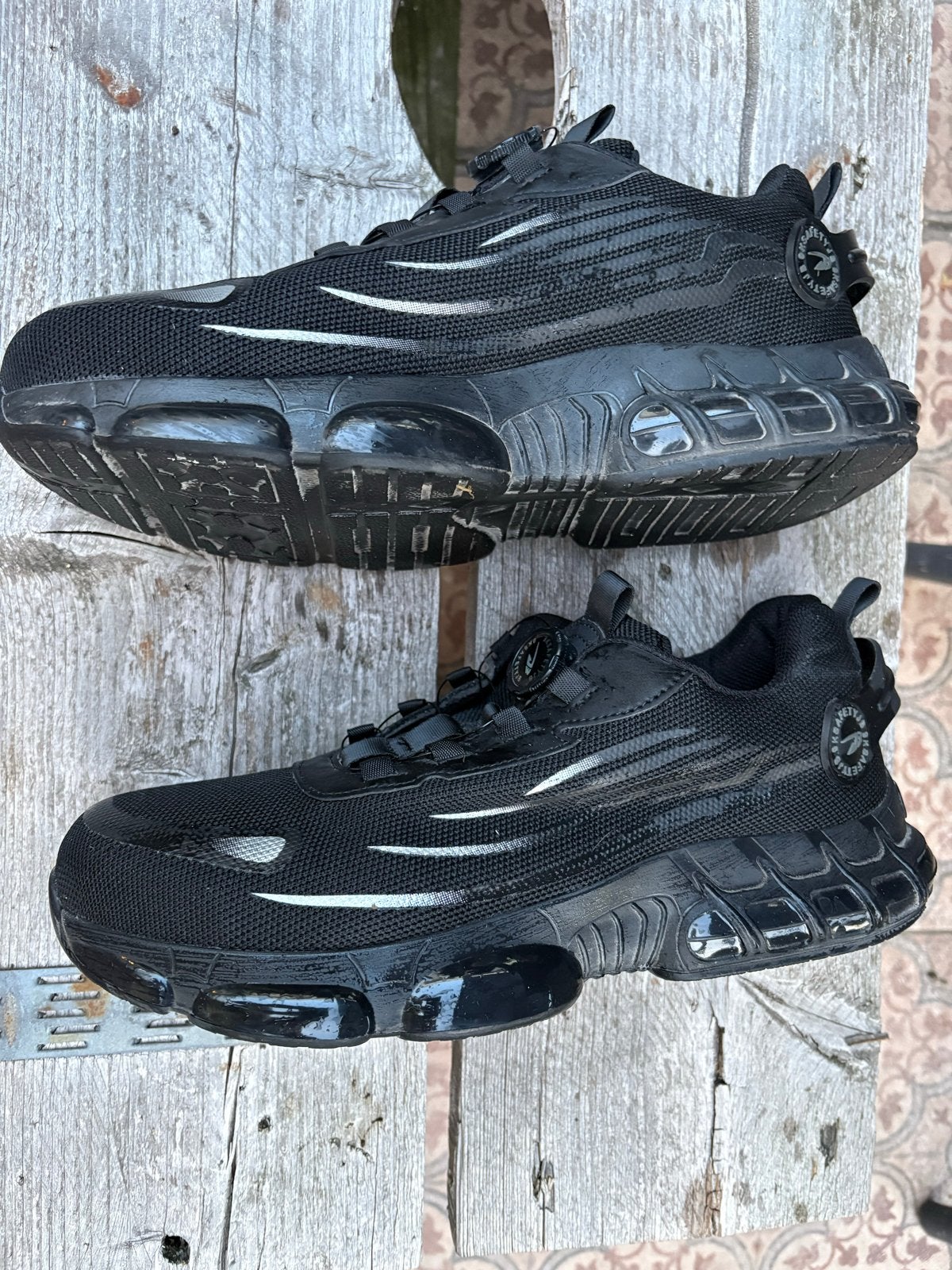 Zwarte werk sneakers, 1x gedragen, maat 45 (valt als 44), Ophalen of Verzenden, Zo goed als nieuw, Zwart, Sneakers of Gympen