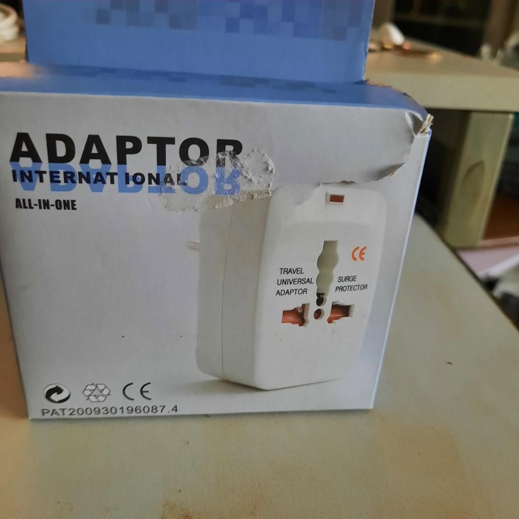 Universele Reisadapter - All-in-One Wereldstekker ( nieuw ), Ophalen of Verzenden, Nieuw, Overige kabels
