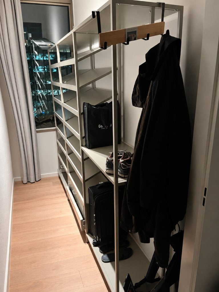 Garderobe Sklum, Ophalen, Zo goed als nieuw