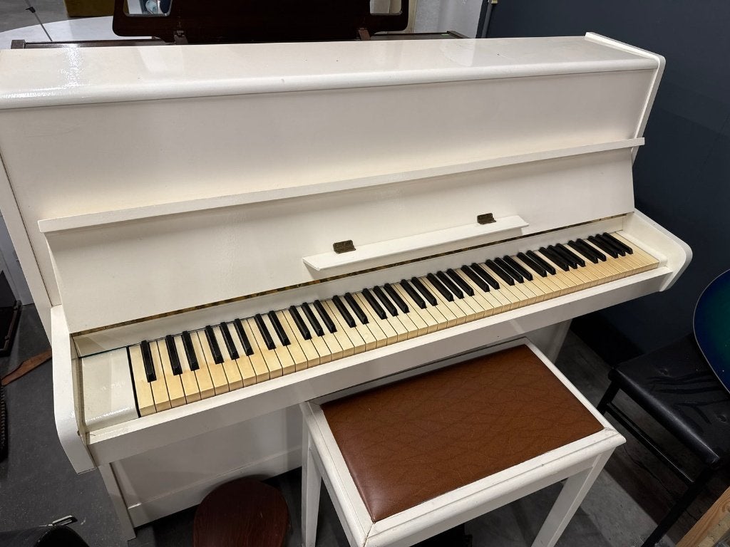Witte piano met bankje, gereviseerd, Muziek en Instrumenten, Ophalen, Gebruikt, N.v.t., Piano