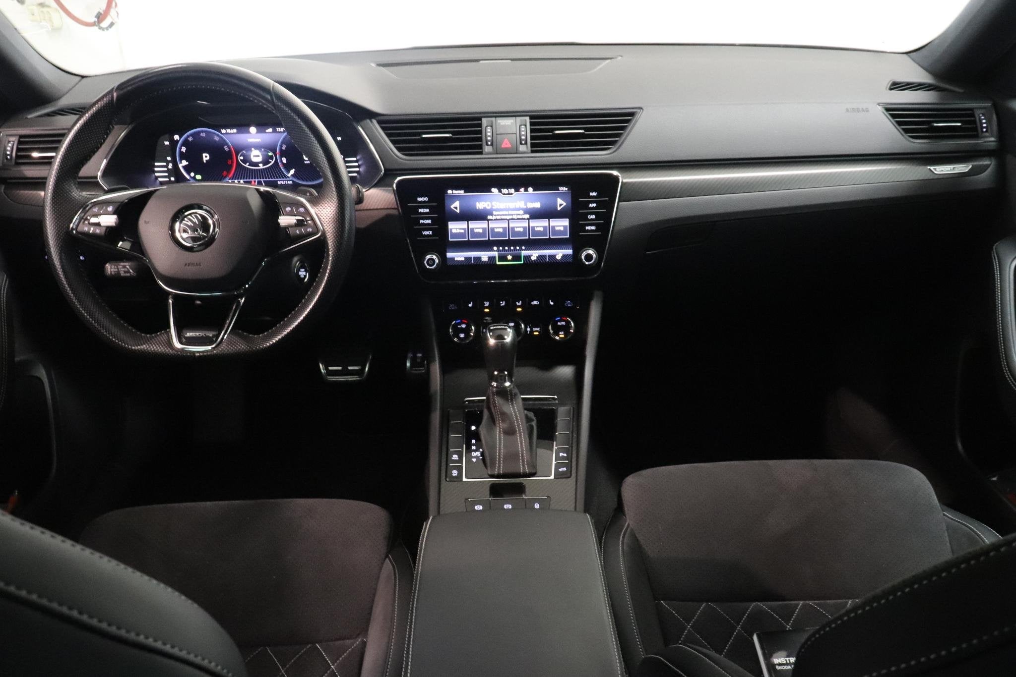 Skoda Superb Combi 1.5 TSI ACT Sportline | Trekhaak | Carpla, Auto's, 4 cilinders, Alcantara, Origineel Nederlands, 1600 kg