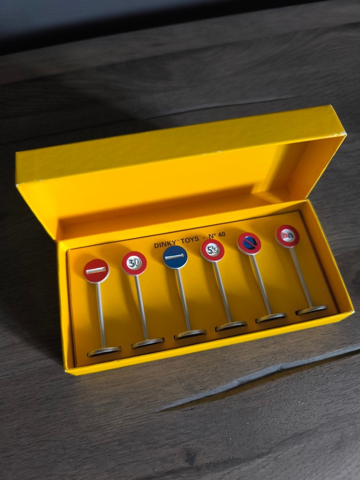 te koop: Dinky Toys No. 40 Verkeersborden (Editions Atlas), Ophalen, Zo goed als nieuw