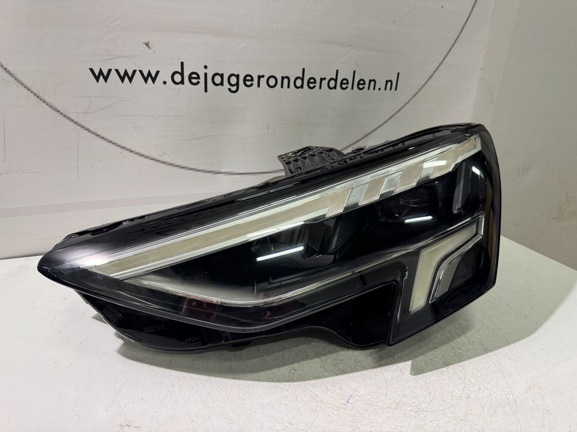 AUDI 8Y A3 VOL LED KOPLAMP LINKS COMPLEET 8Y0941033, Gebruikt, AUDI AG, Auto-Union-Strasse 1
85045  Ingolstadt, DE, Kundenbetreuung@audi.de
