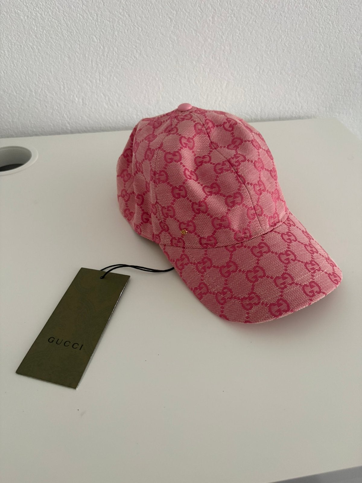 Roze Gucci pet, Ophalen of Verzenden, Nieuw, 57 cm (M, 7⅛ inch) of minder, Pet
