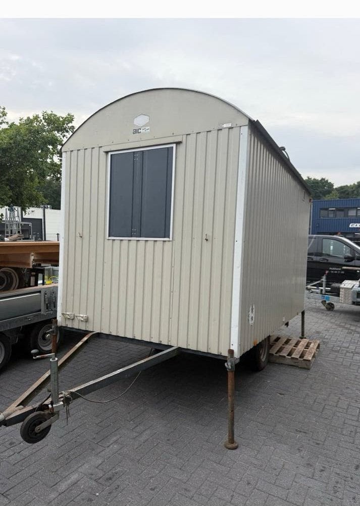 Mobiele bouwkeet met toilet, keuken en zitgedeelte, Ophalen, Gebruikt
