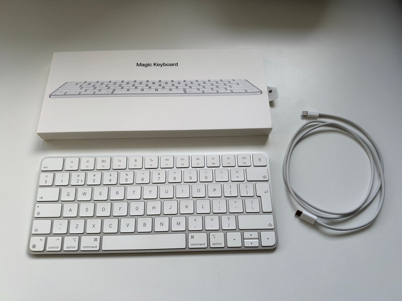 Apple Magic Keyboard Qwerty met Lightning kabel, Ophalen of Verzenden, Zo goed als nieuw, Draadloos, Qwerty