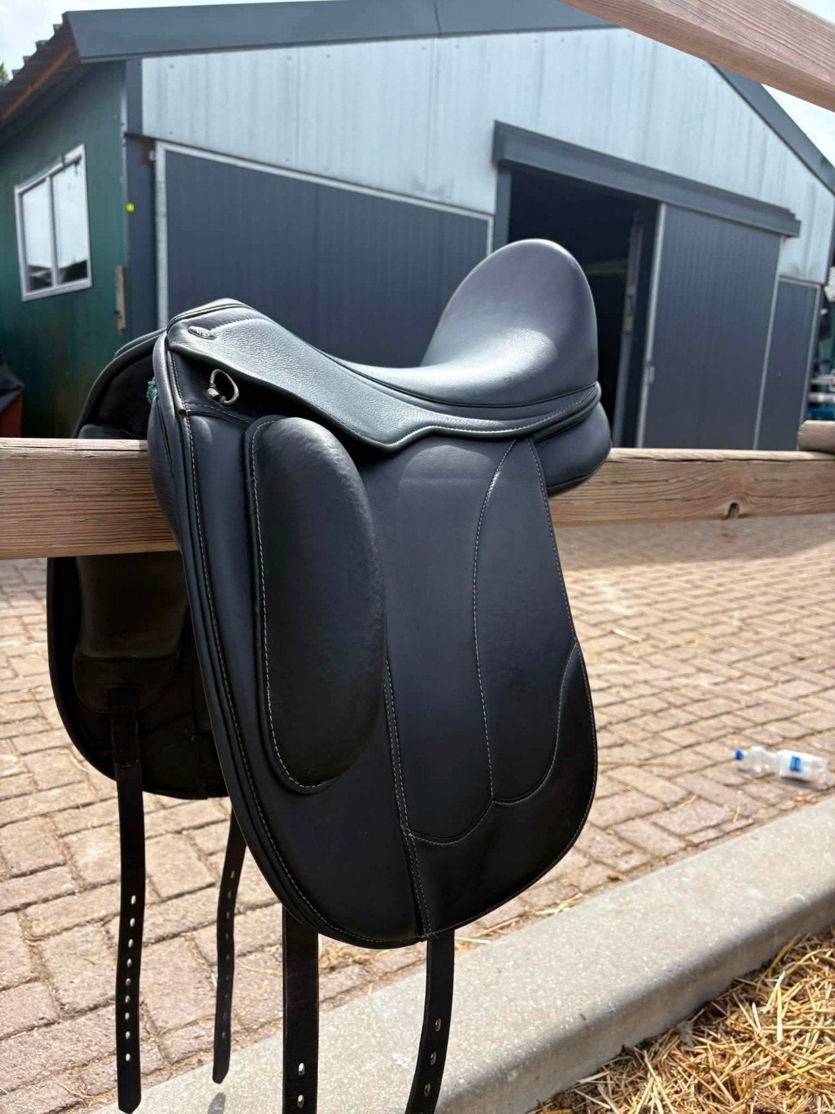 Prachtig dressuurzadel Saddles Athena Classic 16,5''', Dieren en Toebehoren, Paarden en Pony's | Zadels, Ophalen