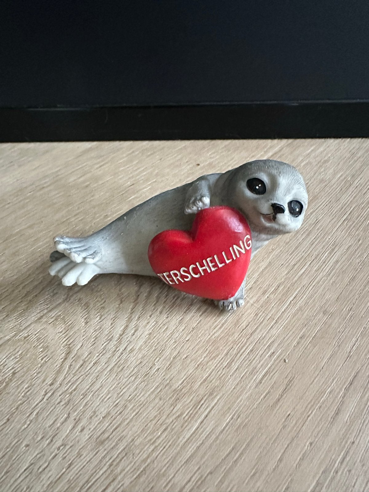 Schattig zeehondje beeldje met hartje Terschelling, Ophalen of Verzenden, Zo goed als nieuw, Dier