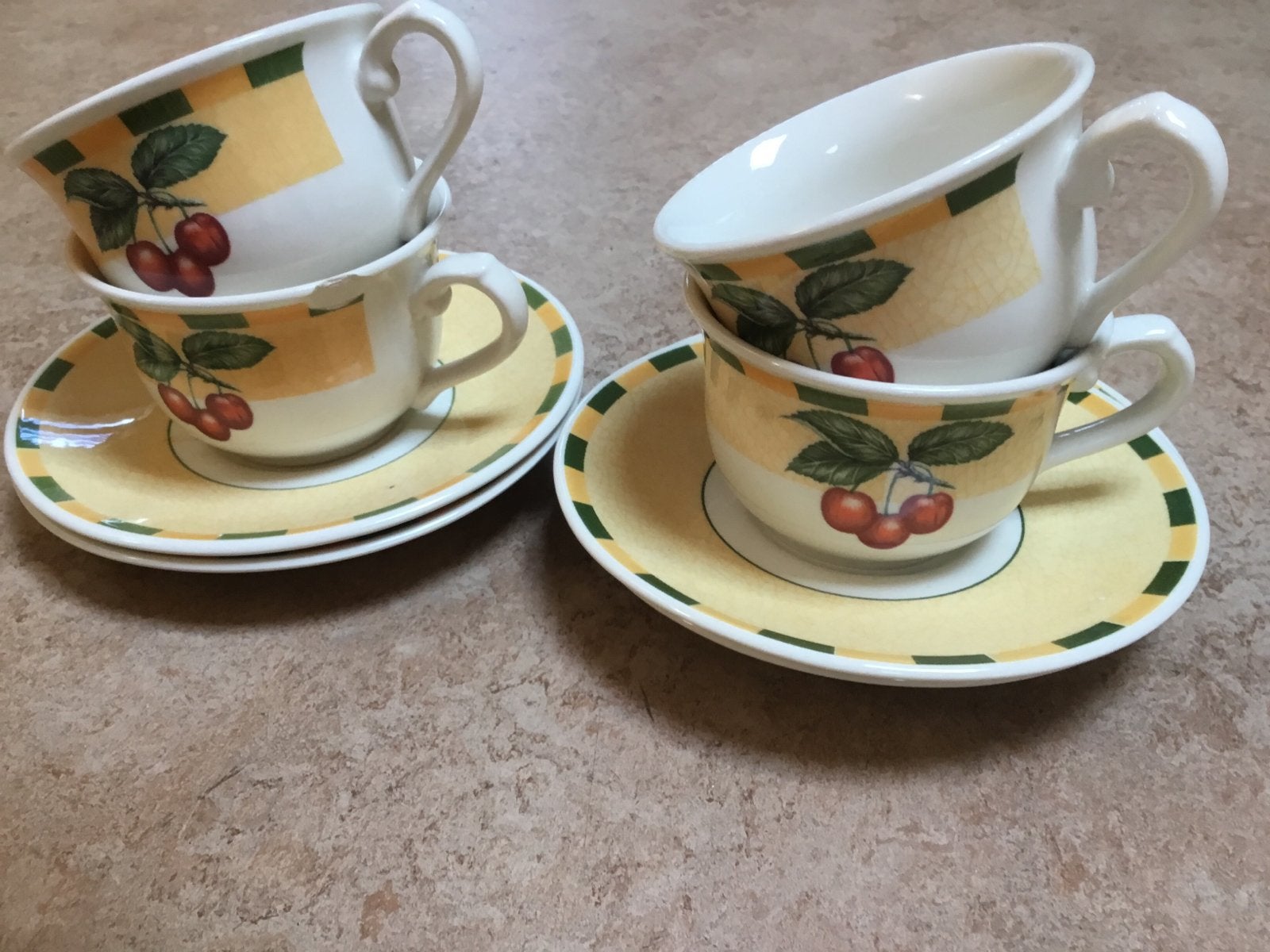 Churchill Made in Staffordshire England kop en schotel set, Ophalen, Gebruikt, Overige merken, Keramiek