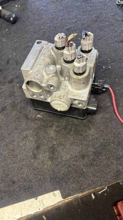 ABS pomp Toyota Prius I ('00-'03) 4451047030, Auto-onderdelen, Remmen en Aandrijving, Gebruikt, Toyota, Ophalen of Verzenden, Toyota