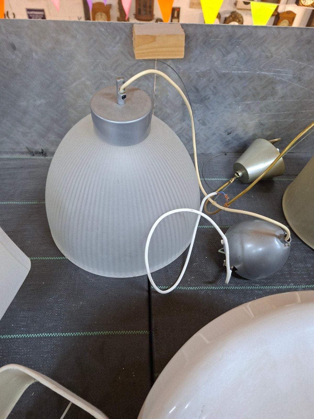 Vintage hanglamp met geribbeld glazen kap, Minder dan 50 cm, Gebruikt, Glas, Minder dan 25 cm