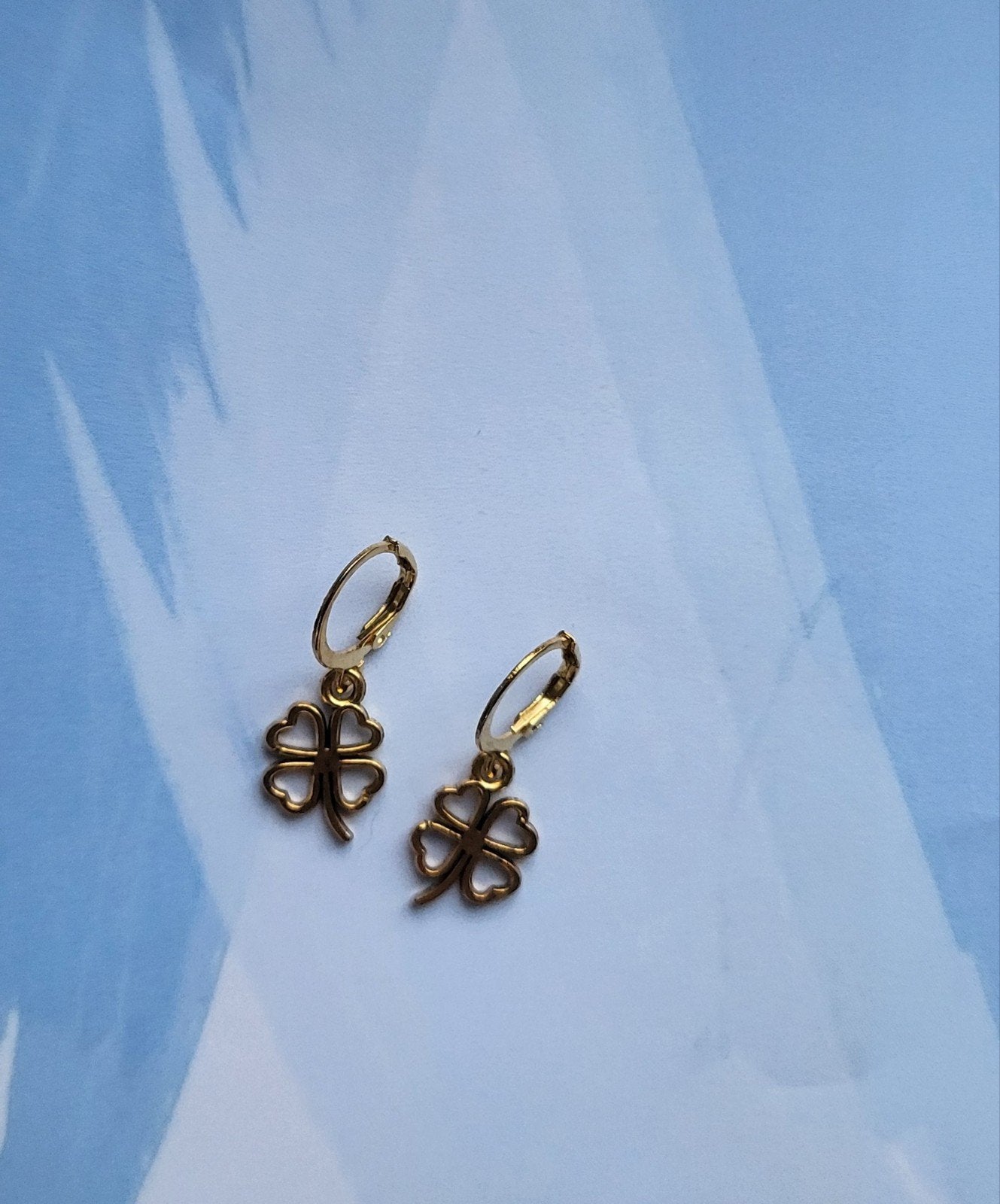 Gouden oorbellen met klavertje vier, Overige materialen, Hangers, Nieuw, Ophalen of Verzenden