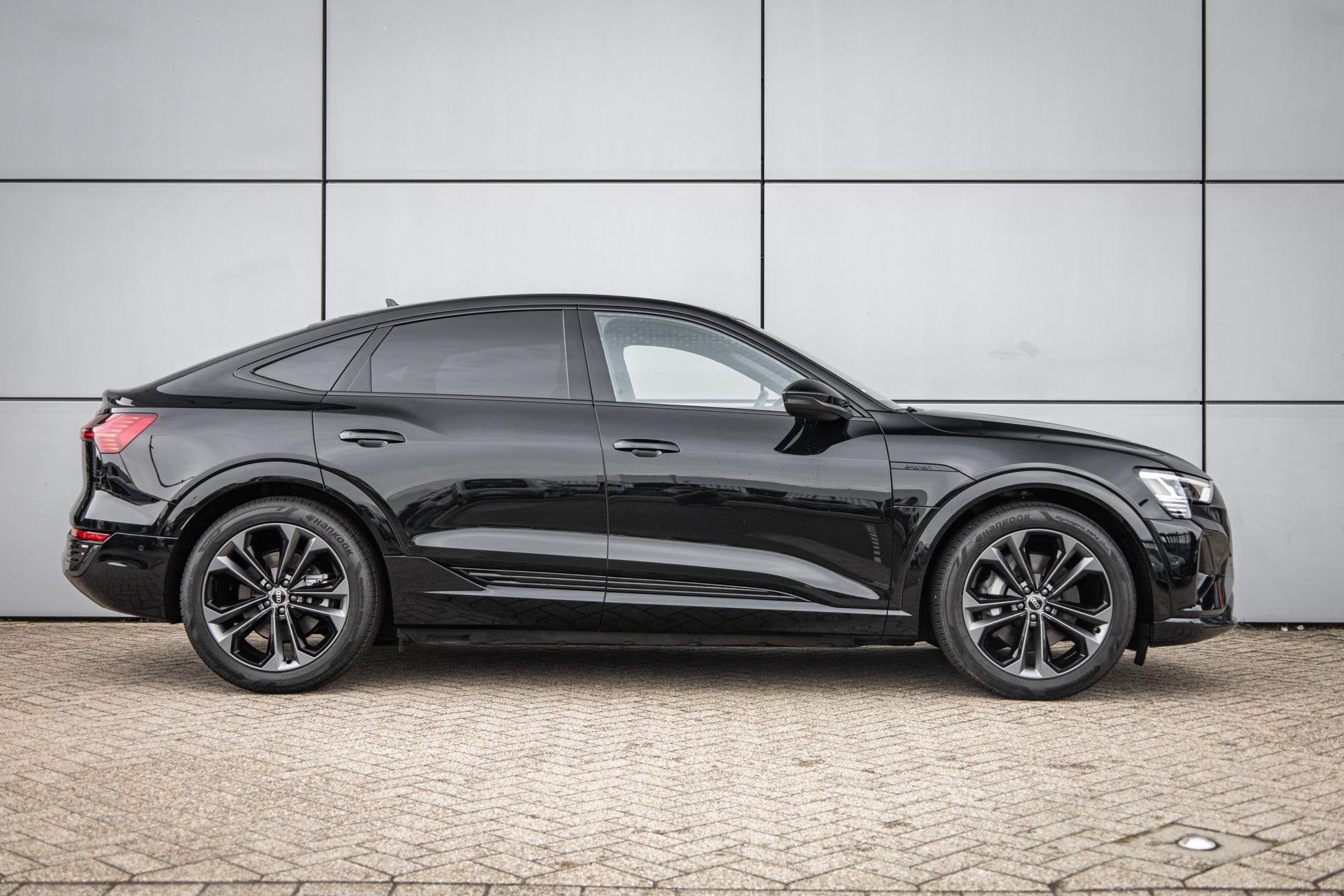 Audi Q8 Sportback e-tron 50 313pk quattro Advanced Edition 9, Automaat, 131 €/maand, Zwart, 95 kWh