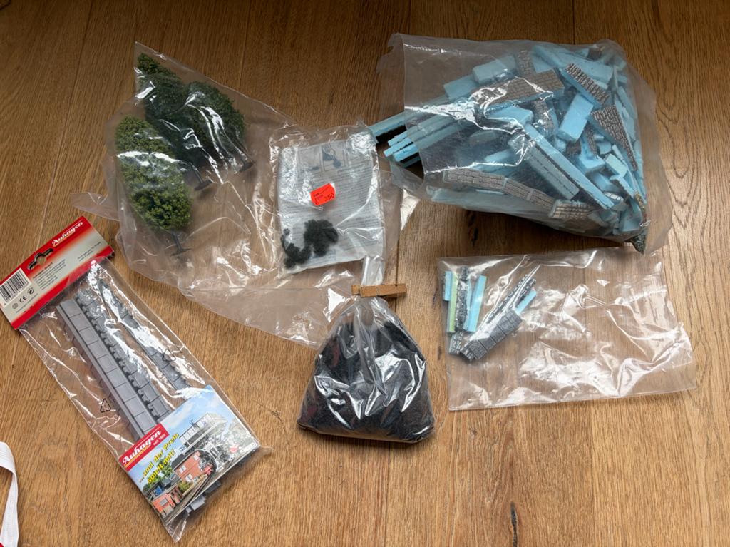 Treinbaan decoratie restjes oa bomen, Gebruikt, Gelijkstroom of Wisselstroom, Overige typen, Ophalen